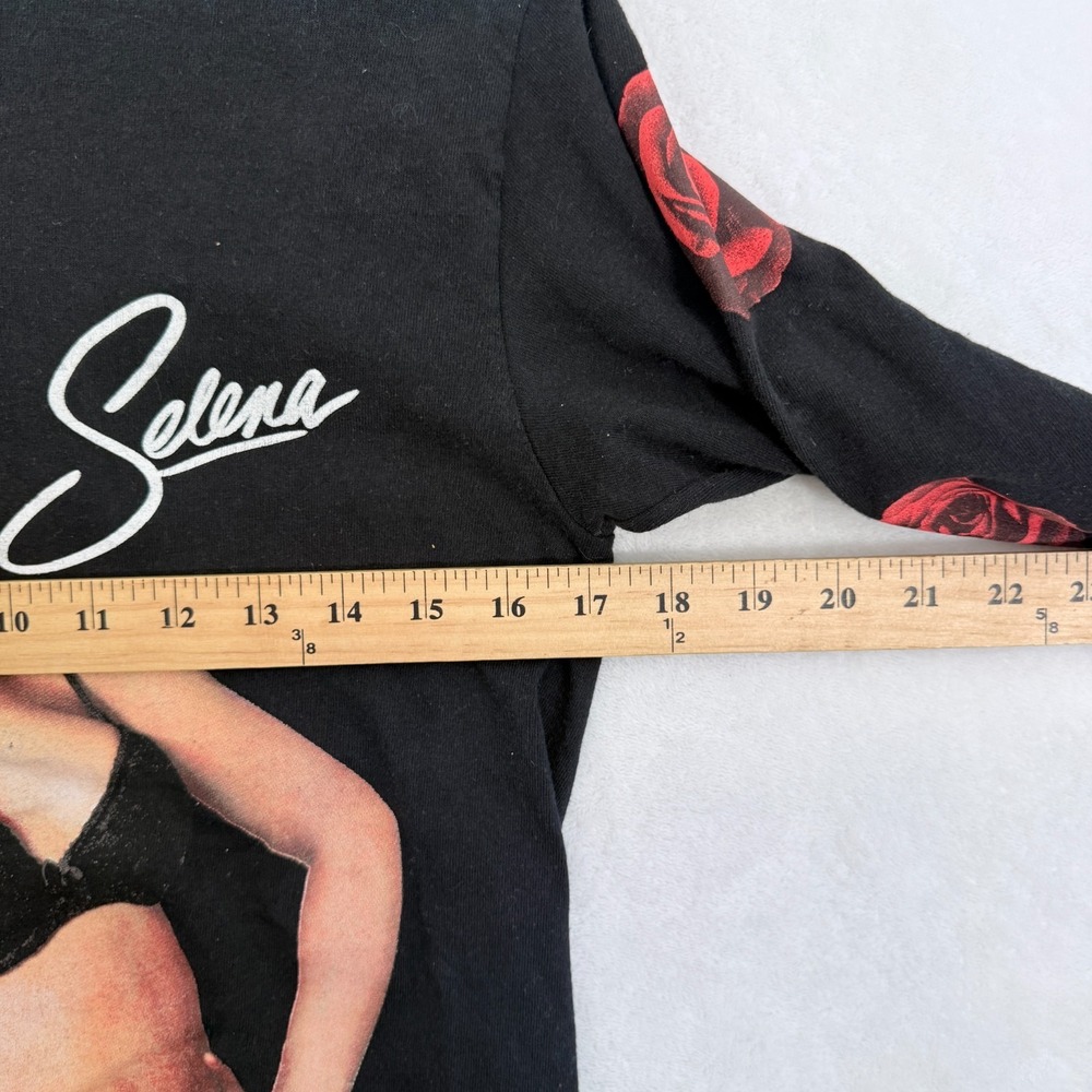 Selena Quintanilla T Shirt Mens S Black Long Sleeve Roses - Picture 5 of 8